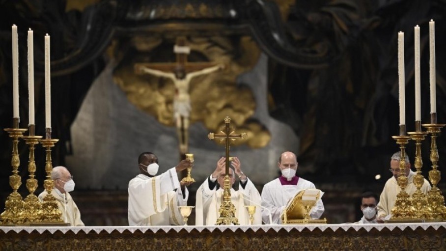 NẾN BÀN THỜ VÀ CÁC LOẠI NẾN KHÁC TRONG PHỤNG VỤ