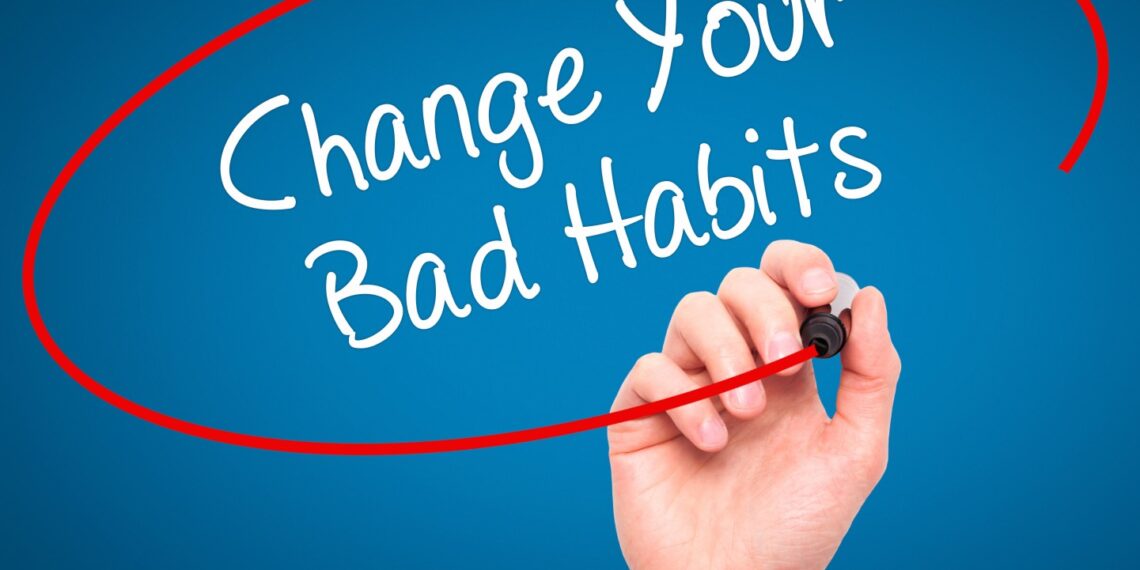 7 THÓI QUEN XẤU THƯỜNG THẤY CỦA NHỮNG BẠN TRẺ