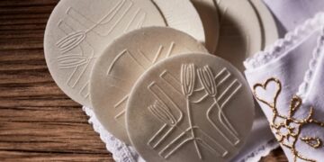 LỊCH SỬ CỦA BÁNH LỄ: TỪ Ổ BÁNH MÌ ĐẾN BÁNH LỄ HIỆN NAY