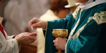 CÓ THỂ RƯỚC LỄ MÀ TRƯỚC ĐÓ CHƯA XƯNG TỘI KHÔNG?