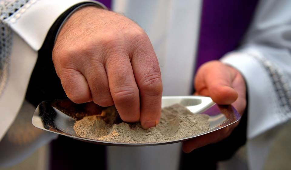 LỊCH SỬ VÀ Ý NGHĨA NGÀY THỨ TƯ LỄ TRO