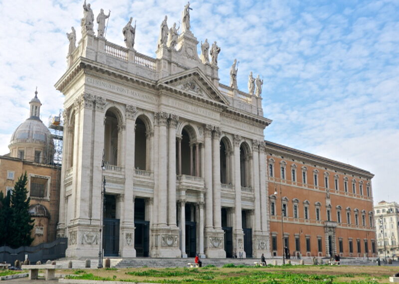 NGUỒN GỐC TÊN GỌI VƯƠNG CUNG THÁNH ĐƯỜNG THÁNH GIO-AN LA-TÊ-RA-NÔ