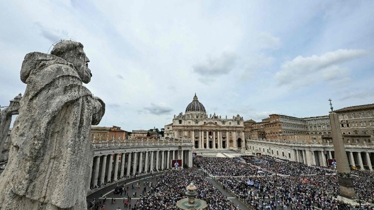 MỘT SỐ NGHI THỨC ĐẶC BIỆT TRONG THÁNH LỄ KHAI MẠC SỨ VỤ PHÊ-RÔ CỦA ĐỨC GIÁO HOÀNG LÊ-Ô XIV