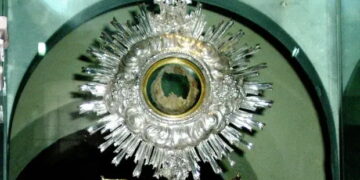 4 PHÉP LẠ THÁNH THỂ PHI THƯỜNG THÁCH ĐỐ MỌI LÝ GIẢI KHOA HỌC