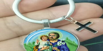 THẬN TRỌNG VỚI MÓC KHÓA CÓ HÌNH ẢNH CHÚA GIÊSU VÀ ĐỨC MẸ MARIA